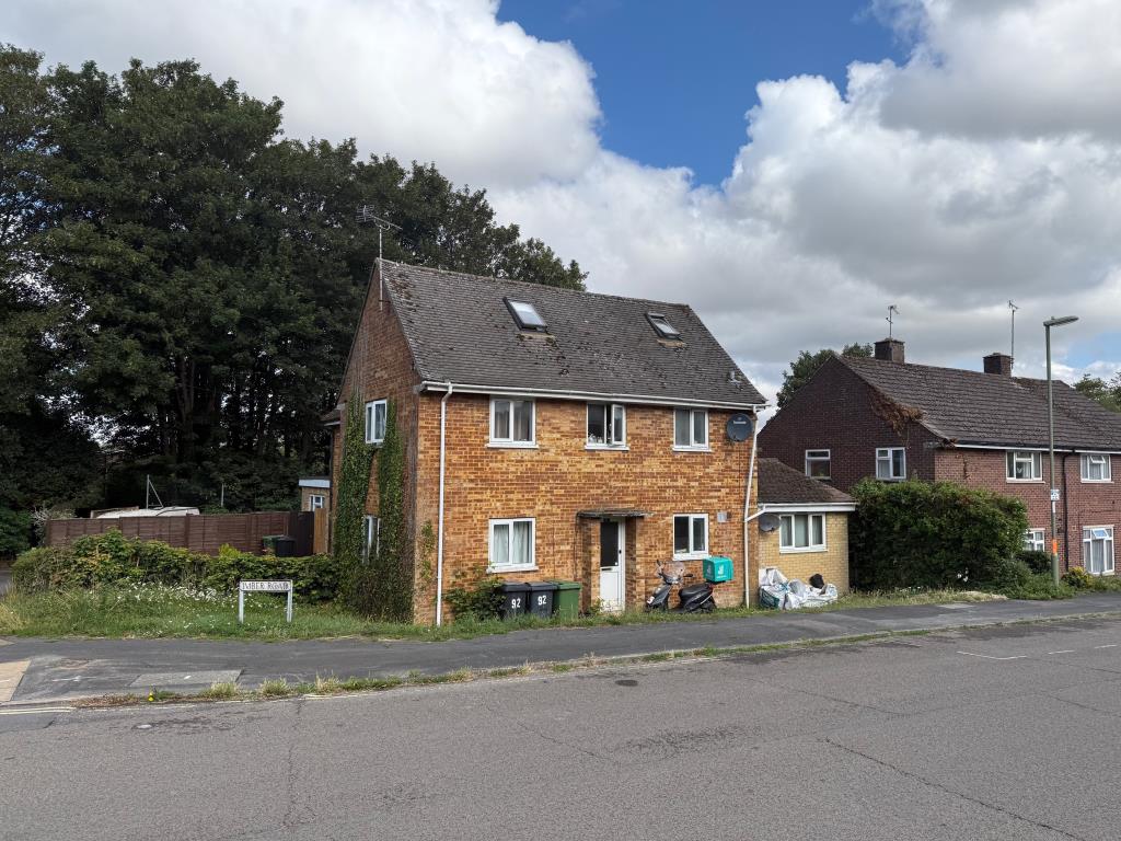 Lot: 107 - FREEHOLD PROPERTY ARRANGED AS A HOUSE OF MULTIPLE OCCUPATION - Detached building with side extension